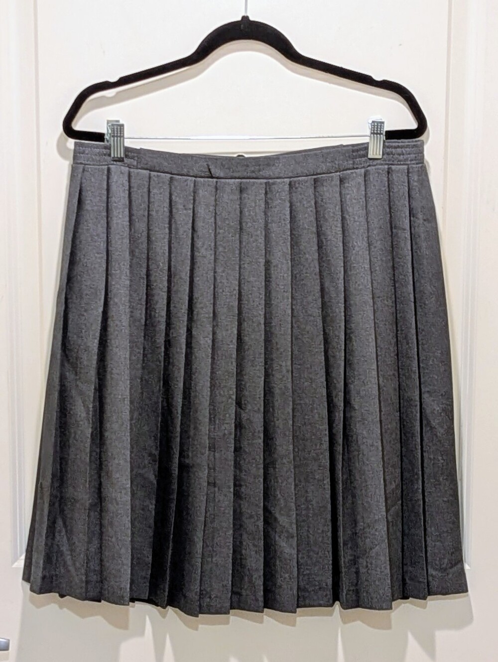 GUC 90s L/XL Grey Wool Blend Box Pleat Adjustable Waist Kilt Skirt